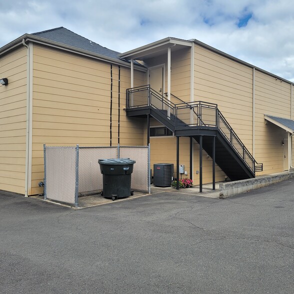 2198 NE Stephens St, Roseburg, OR for lease - Building Photo - Image 3 of 6