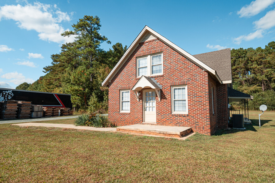 1293 Thompson St, Pittsboro, NC for sale - Building Photo - Image 1 of 1