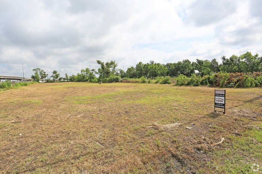 5017 Locust Grove Rd, Garland, TX for sale - Primary Photo - Image 1 of 1