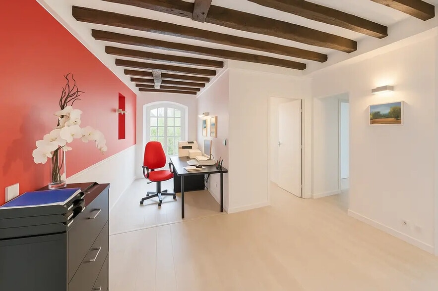 Office in Paris for lease - Interior Photo - Image 2 of 6