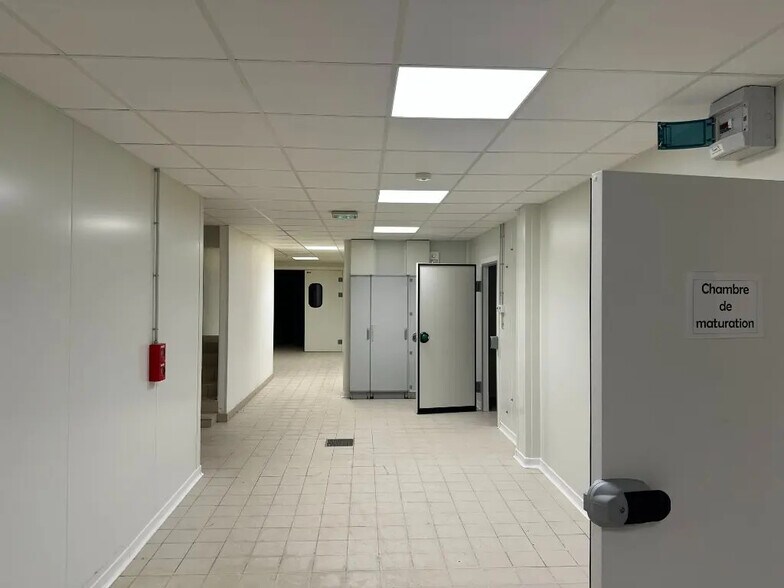 Flex in Chalon-sur-Saône for lease - Interior Photo - Image 2 of 5