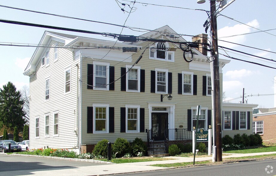 10 S Main St, Pennington, NJ for lease - Primary Photo - Image 1 of 5