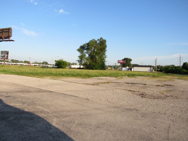 560 Lewis and Clark Blvd, East Alton, IL for sale - Building Photo - Image 2 of 4