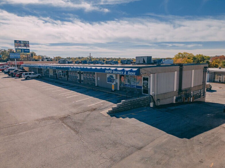 4442-4472 S 84th St, Omaha, NE for lease - Building Photo - Image 1 of 7