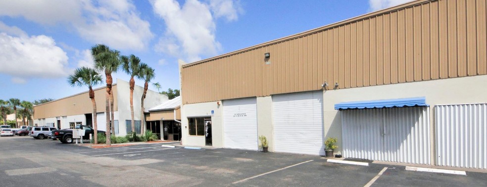 7150 Devons Rd, Riviera Beach, FL for lease - Building Photo - Image 3 of 16