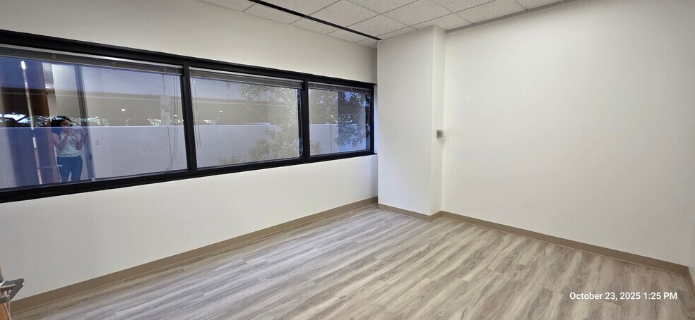 3900 Essex Ln, Houston, TX for lease - Building Photo - Image 3 of 24