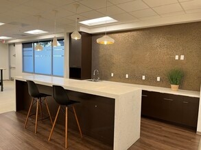 112 S Lakeview Canyon Rd, Westlake Village, CA for lease Interior Photo- Image 2 of 2