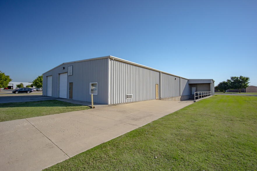 2701 Bart Conner Ct, Norman, OK for lease - Building Photo - Image 3 of 12