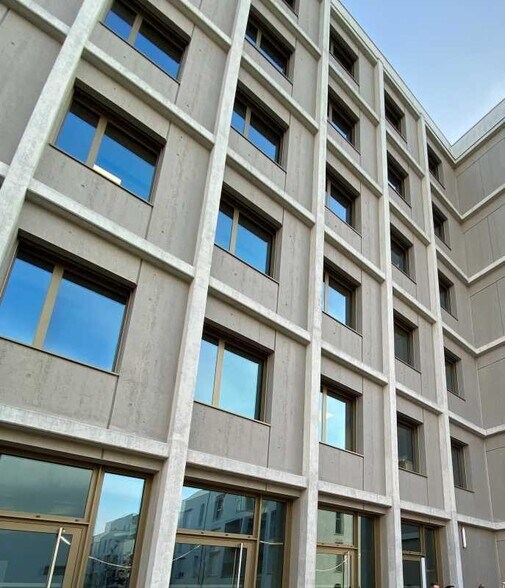 Retail in Villeurbanne for lease - Building Photo - Image 3 of 3