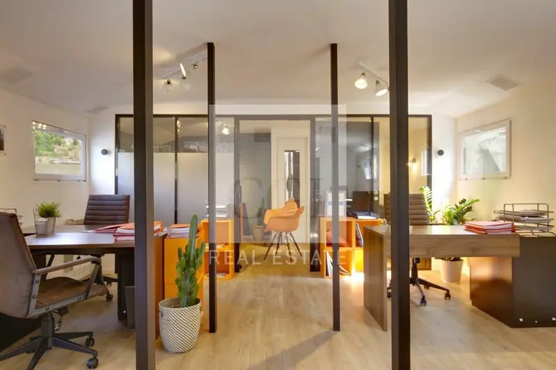Office in Lyon for lease - Interior Photo - Image 3 of 8