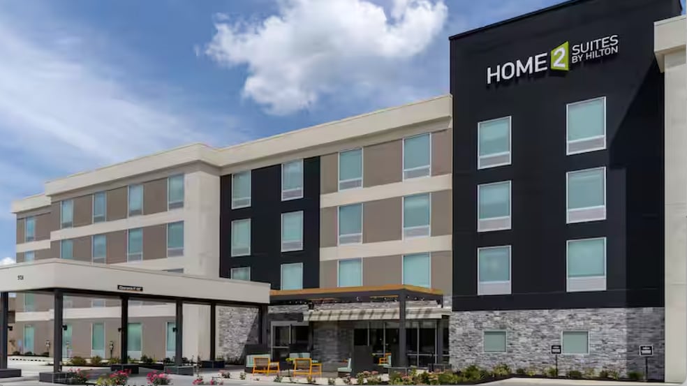 Hilton Dual-Brand Portfolio Kokomo, IN portfolio of 2 properties for sale on LoopNet.com - Primary Photo - Image 2 of 3