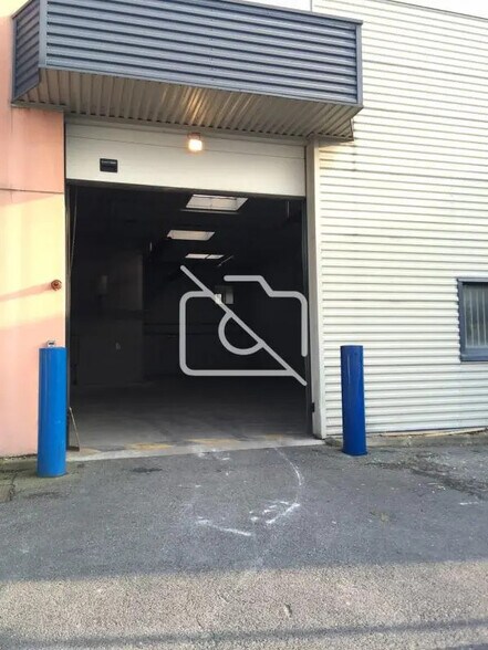 Flex in Chelles for lease - Building Photo - Image 2 of 5