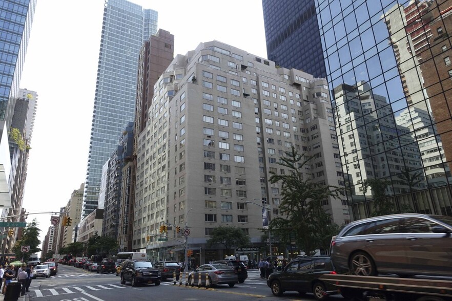 201-207 E 56th St, New York, NY for lease - Building Photo - Image 1 of 7