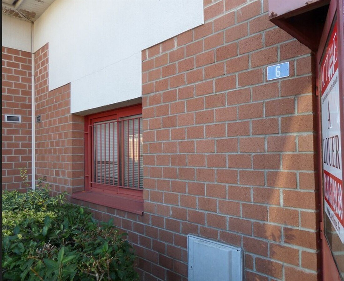 6 Rue Des Freres Lumiere, Jouy-le-Moutier, VDO 95280 - Unit RDC + R+1 - - Interior Photo - Image 2 of 3