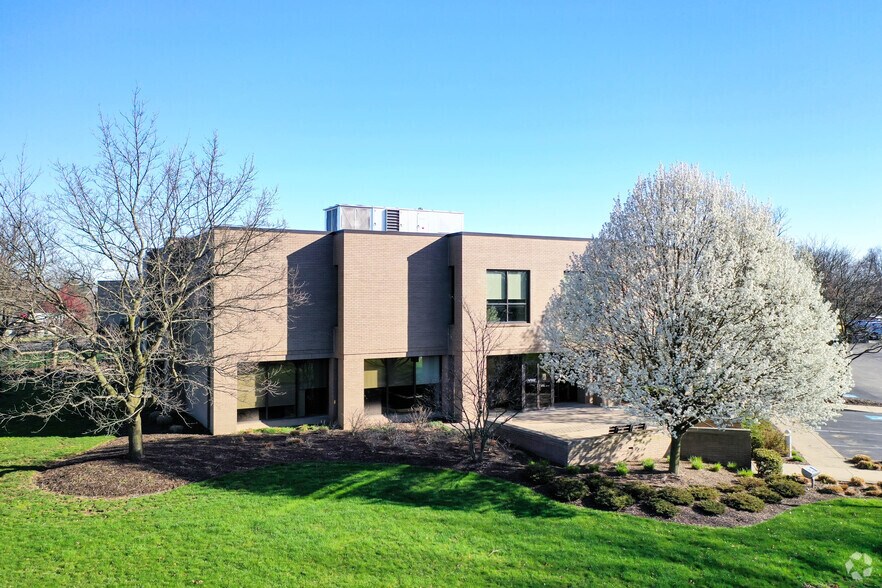 161 Thorn Hill Rd, Warrendale, PA 15086