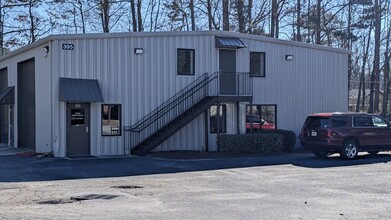 395 Farmer Ct, Lawrenceville, GA for lease Building Photo- Image 2 of 2