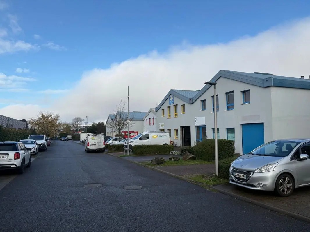 Flex in Nantes for lease Building Photo- Image 1 of 9