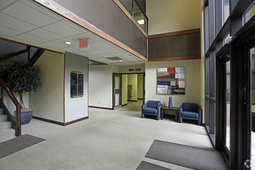 3623 Latrobe Dr, Charlotte, NC for lease - Lobby - Image 2 of 17