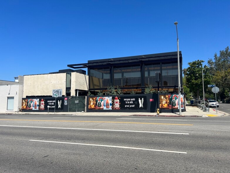 8151 Melrose Ave, Los Angeles, CA for lease - Primary Photo - Image 1 of 2