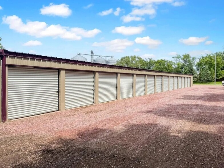 351 S 4th St, Tracy, MN for sale - Building Photo - Image 2 of 15