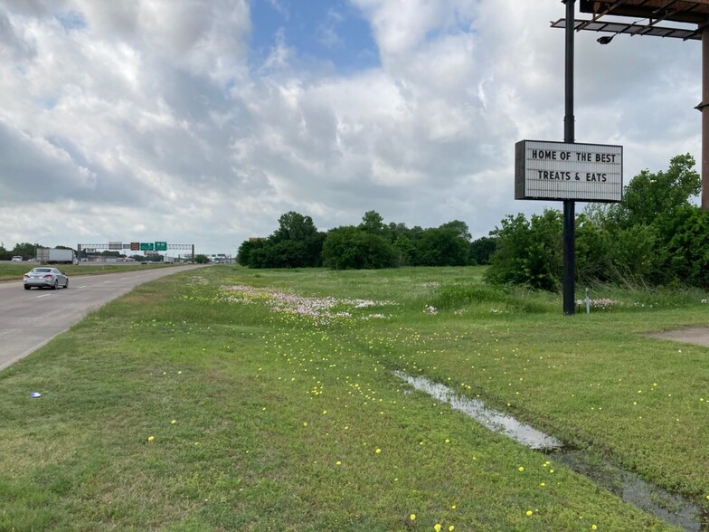 SWC Interstate Highway 35E & East Crestview Drive, Lacy Lakeview, TX for sale - Primary Photo - Image 1 of 6