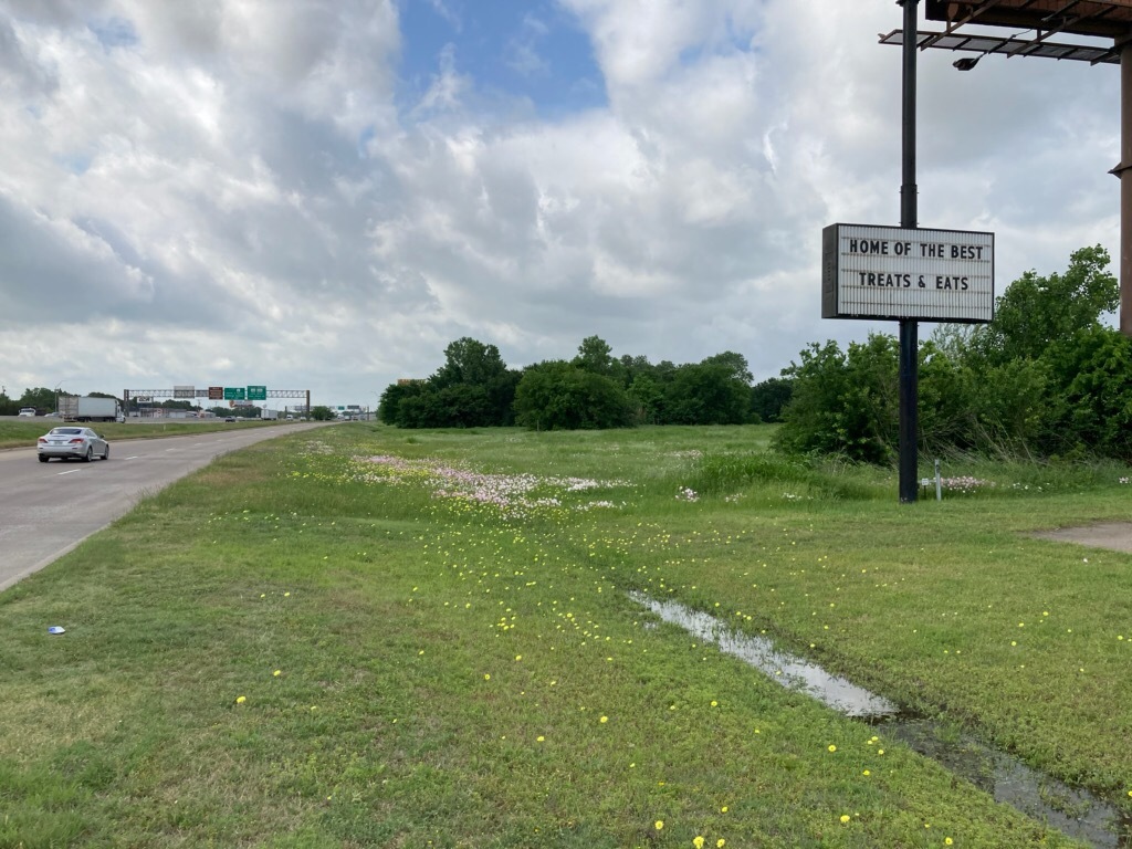 SWC Interstate Highway 35E & East Crestview Drive, Lacy Lakeview, TX for sale Primary Photo- Image 1 of 7