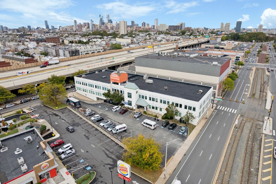 1500 S Christopher Columbus Ave, Philadelphia, PA for sale - Building Photo - Image 2 of 8