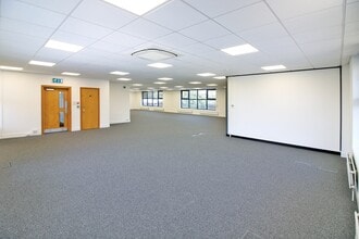 Watchmead, Welwyn Garden City for lease Interior Photo- Image 2 of 4