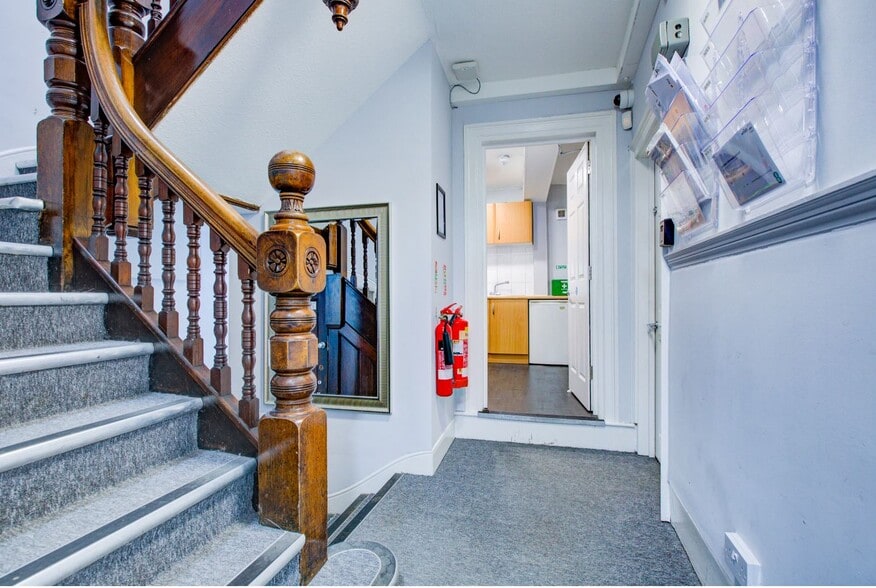 6 St Peters St, St Albans for lease - Interior Photo - Image 2 of 2