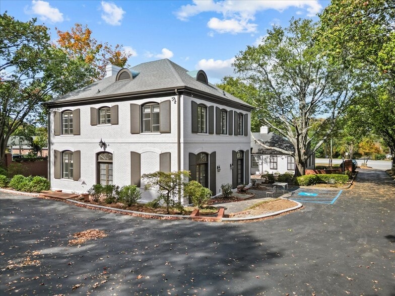 711 W Wade Hampton Blvd, Greer, SC for lease - Building Photo - Image 3 of 18