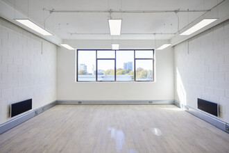 114 Power Rd, London for lease Interior Photo- Image 2 of 4