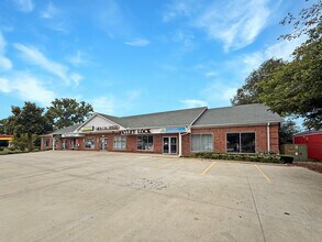 1450 W Main St, Saint Charles, IL for lease Interior Photo- Image 1 of 8