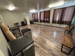 138 E Mistletoe Ave, San Antonio, TX for lease Interior Photo- Image 2 of 11