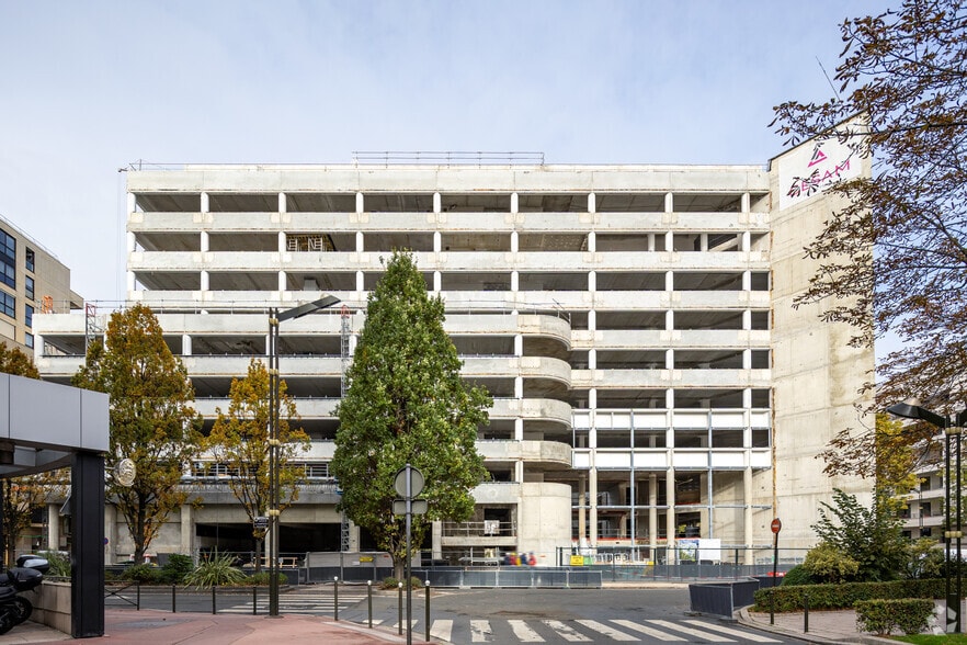 Office in Levallois-Perret for lease - Primary Photo - Image 1 of 2