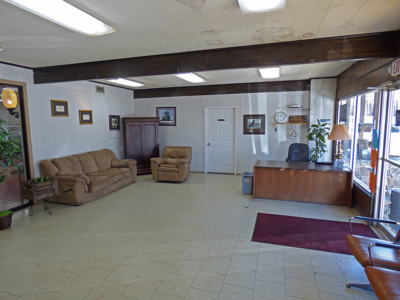 55 Pottawattamie Dr, Cherokee Village, AR for sale - Lobby - Image 3 of 25