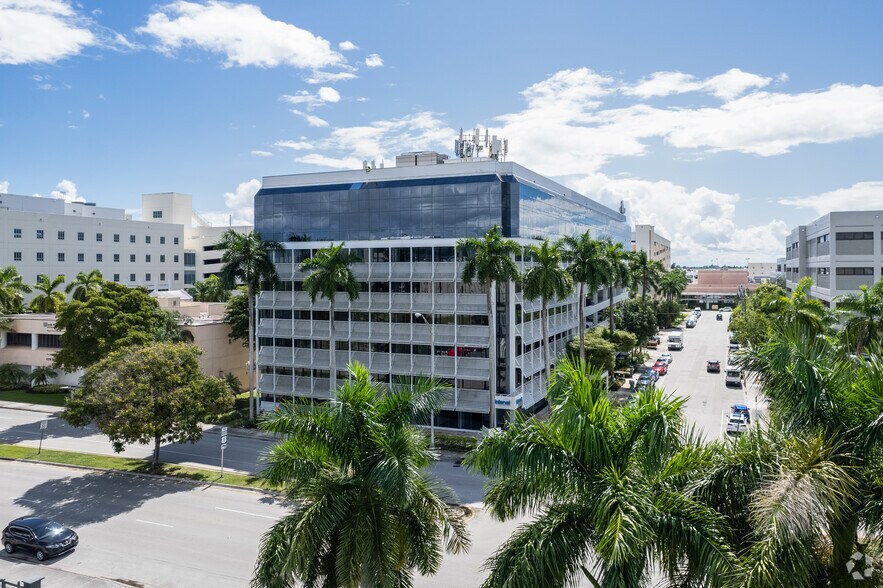 6262 Sunset Dr, Miami, FL for lease - Primary Photo - Image 1 of 6