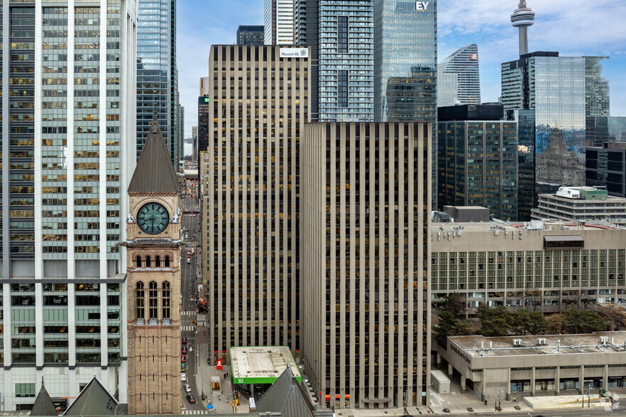 390 Bay St, Toronto, ON for lease - Building Photo - Image 1 of 31