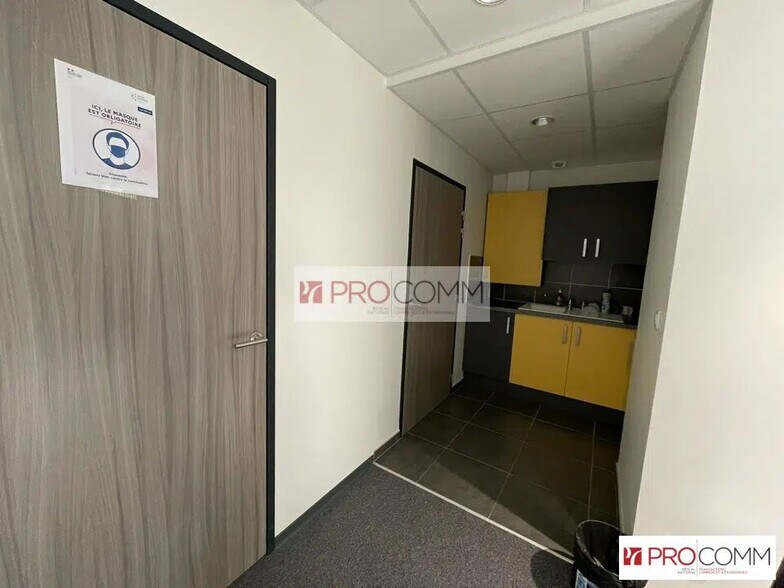 Office in Chartres for lease - Interior Photo - Image 3 of 6