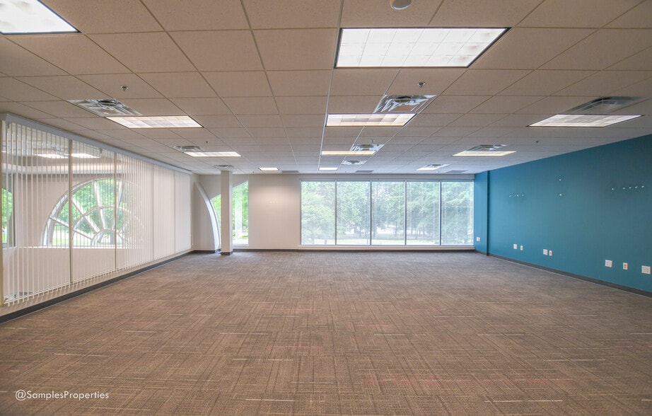 4955 Corporate Dr NW, Huntsville, AL for lease - Interior Photo - Image 3 of 8