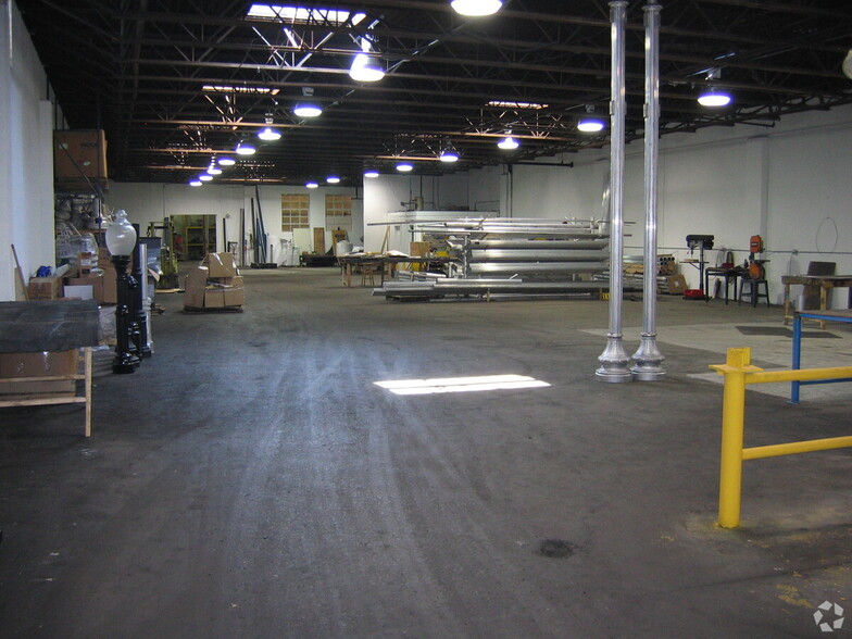 Industrial Redevelopment Opportunity portfolio of 3 properties for sale on LoopNet.com - Interior Photo - Image 3 of 7