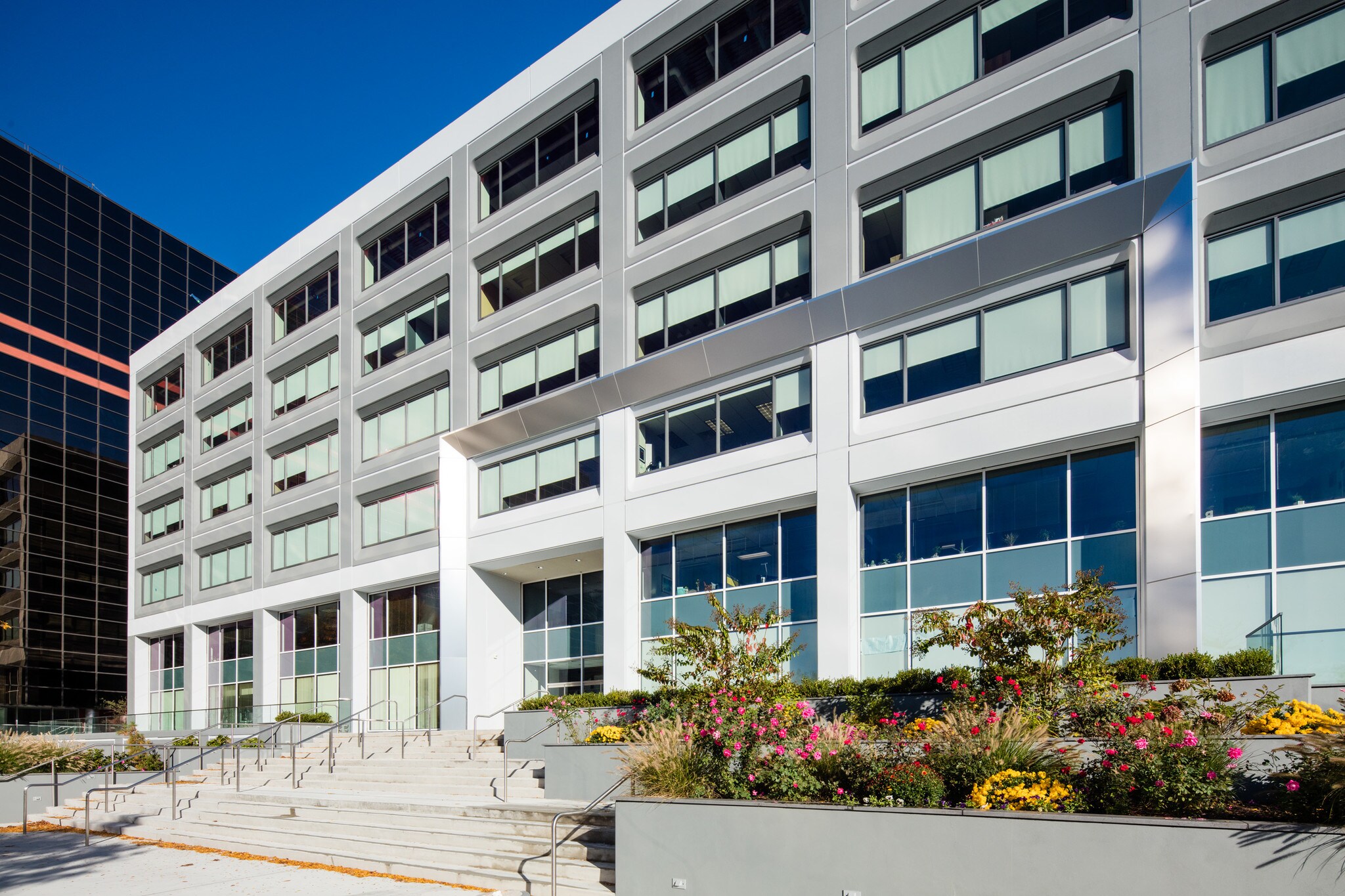 250 Pehle Ave, Saddle Brook, NJ 07663 Park 80 West