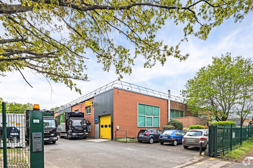 8 Rue Du Bois Du Pont, Saint-Ouen-l'Aumône for sale - Building Photo - Image 2 of 2