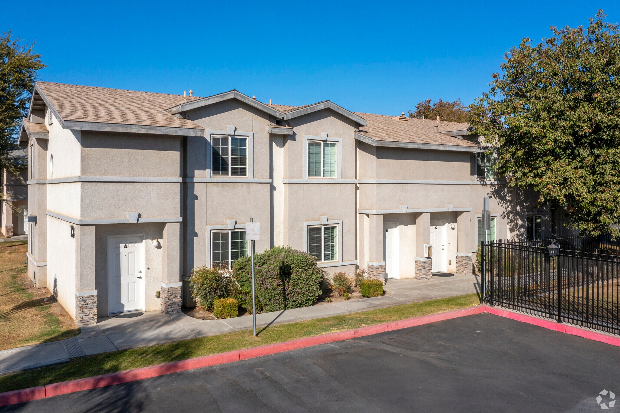 600 Hosking Ave, Bakersfield, CA 93307 Golden Valley Luxury