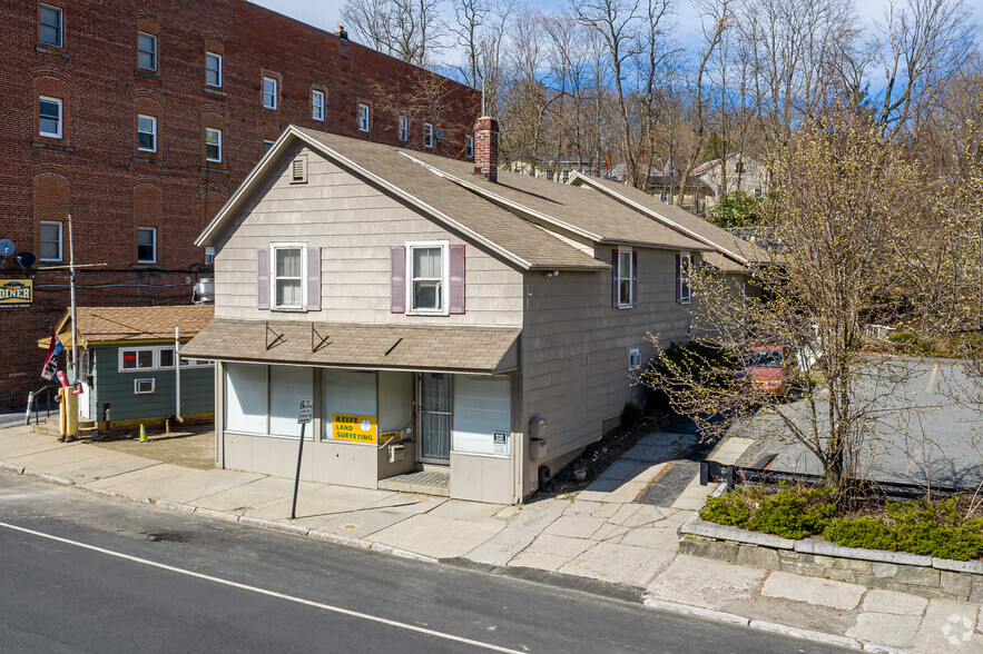 492 Main St, Winsted, CT for sale - Primary Photo - Image 1 of 1