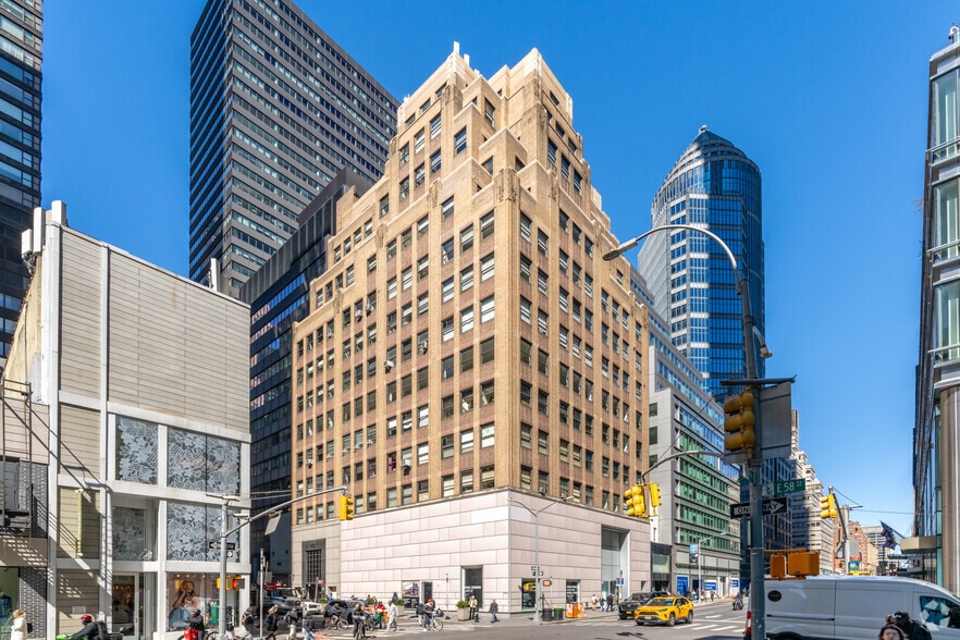 722 Lexington Ave, New York, NY for lease - Building Photo - Image 3 of 9