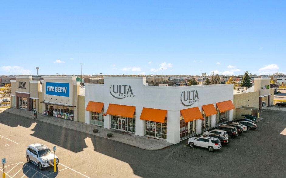 4411 W Wisconsin Ave, Appleton, WI for sale - Building Photo - Image 1 of 27