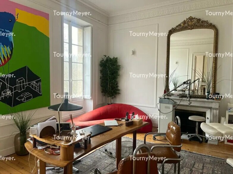 Office in Bordeaux for lease - Interior Photo - Image 2 of 10