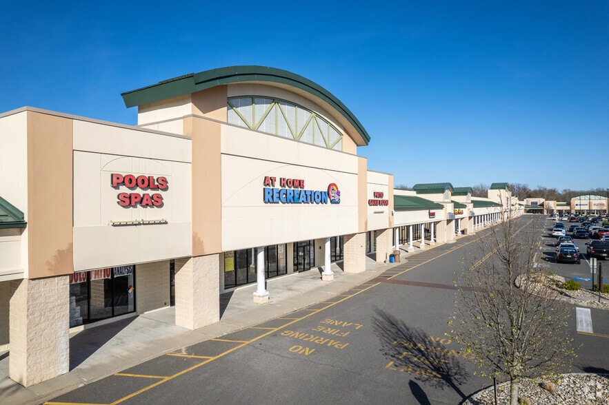 712 E Bay Ave, Manahawkin, NJ 08050 Manahawkin Plaza