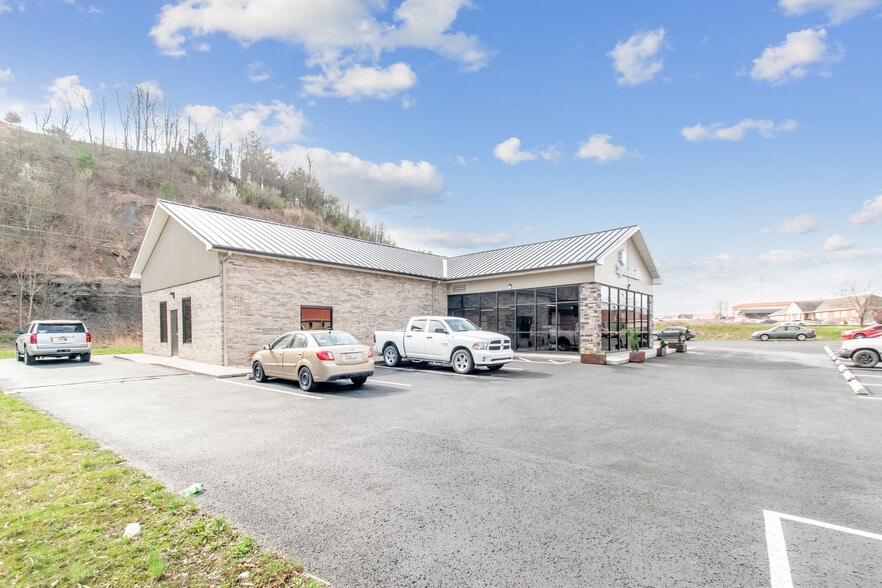 182 Roy Campbell Dr, Hazard, KY for sale - Building Photo - Image 3 of 15