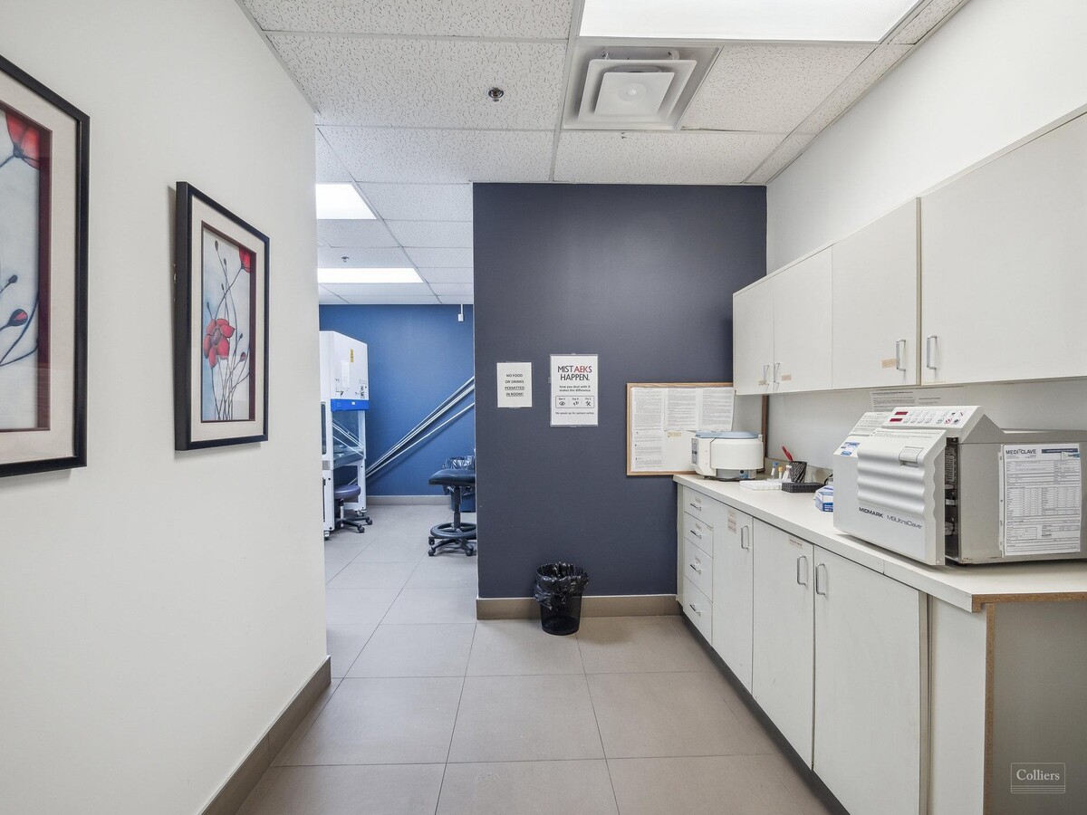 670 Hwy-7 E, Richmond Hill, ON L4B 3P2 - Unit 8 -  - Interior Photo - Image 1 of 3